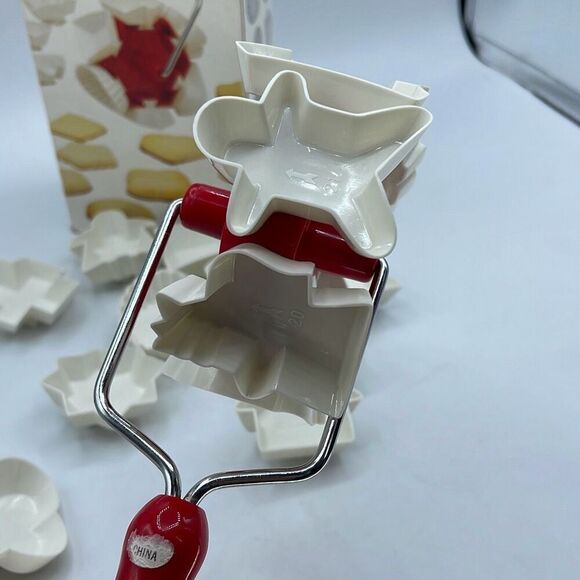 Vintage rolling cookie cutter with 18 interchangeable shapes. - Picture 5 of 9
